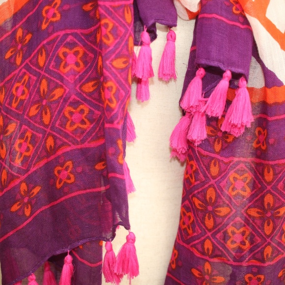 Shiraleah Boho Tribal Linen Scarf with Fringe - Picture 5 of 8